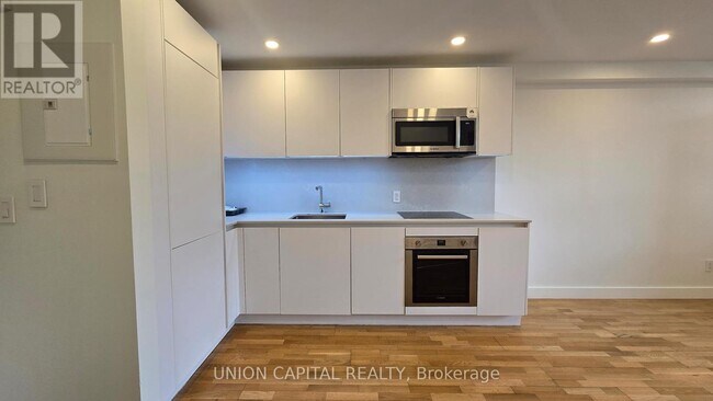 407-230-230 Oak St in Toronto, ON - Building Photo - Building Photo