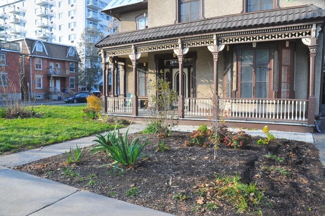 Laurier Apartments in Ottawa, ON - Building Photo - Building Photo