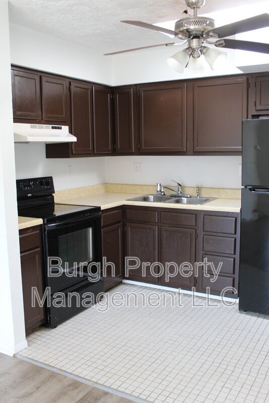534 Fallowfield Ave in Charleroi, PA - Building Photo - Building Photo