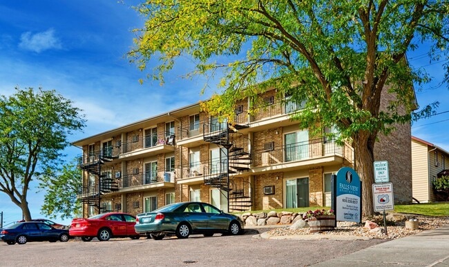 Falls View Apartments in Sioux Falls, SD - Foto de edificio - Building Photo