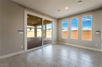 410 Spring Dove Ave in Henderson, NV - Building Photo - Building Photo