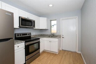 1135 NW 6th Ave in Fort Lauderdale, FL - Building Photo