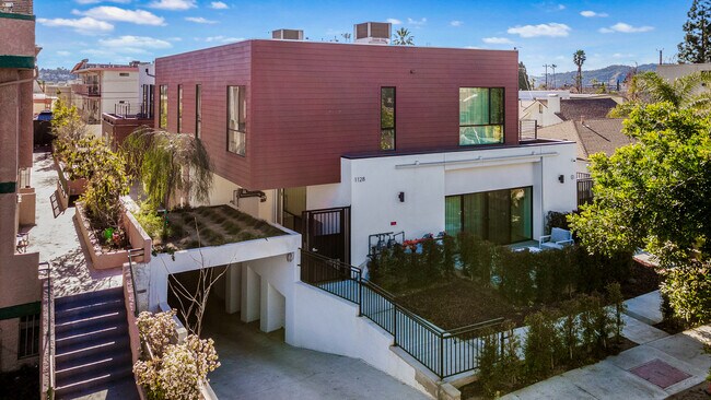 1128 Stanley Ave, Unit B in Glendale, CA - Foto de edificio - Building Photo