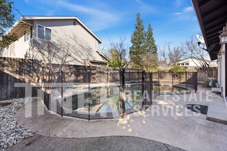 1721 Oakwood Dr in Roseville, CA - Building Photo - Building Photo