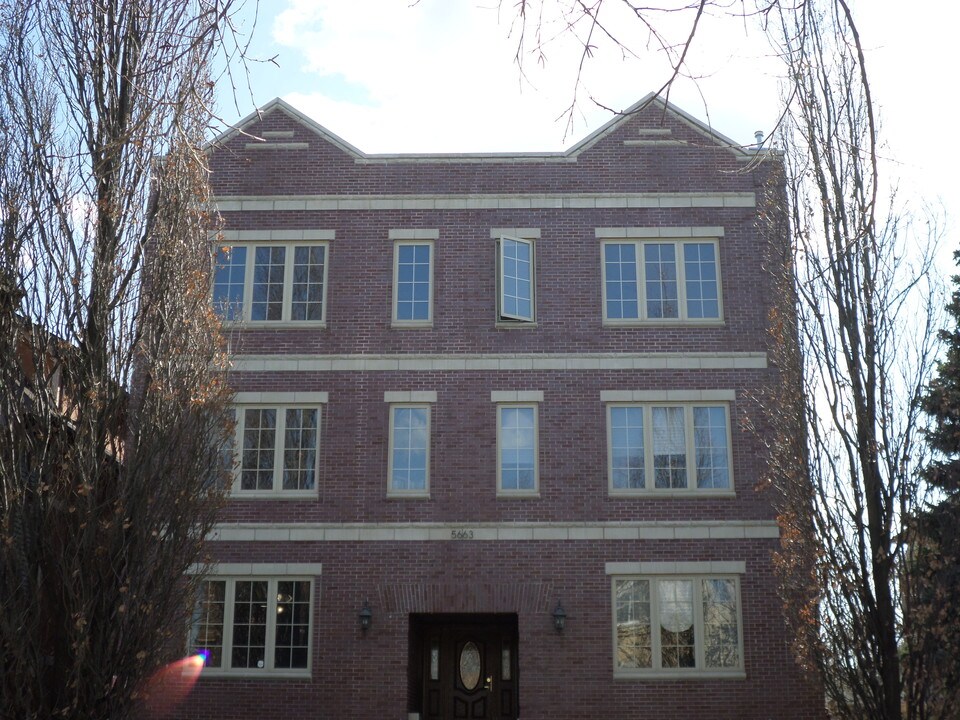 5663 W Higgins Ave in Chicago, IL - Building Photo