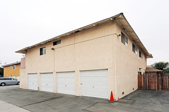 7250 Corsican Dr in Huntington Beach, CA - Building Photo - Building Photo