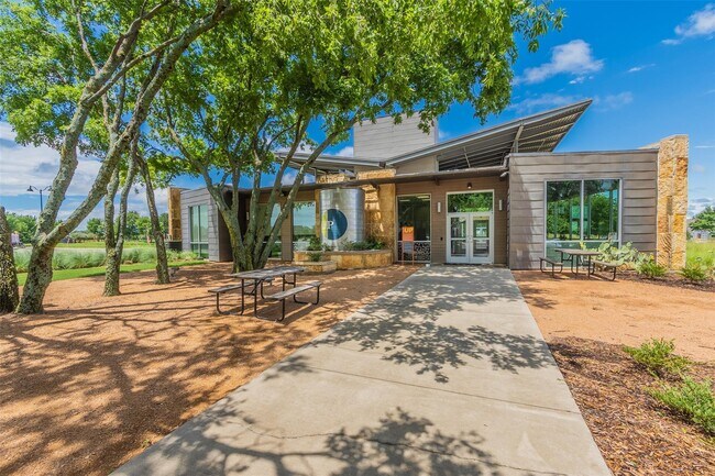 7025 Trailhead St in Aubrey, TX - Building Photo - Building Photo