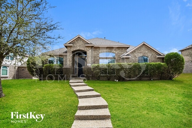 property at 824 Trailwood Dr