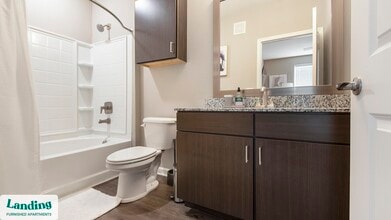 16346 Lydia Hill Dr, Unit 2214 in Chesterfield, MO - Foto de edificio - Building Photo