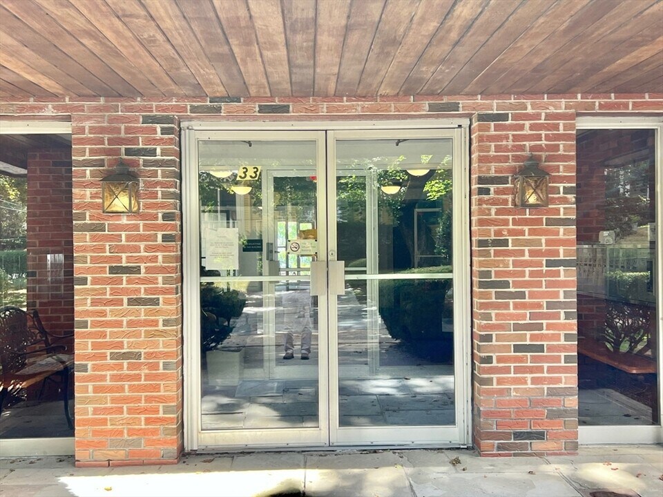 33 Paul St in Newton, MA - Building Photo