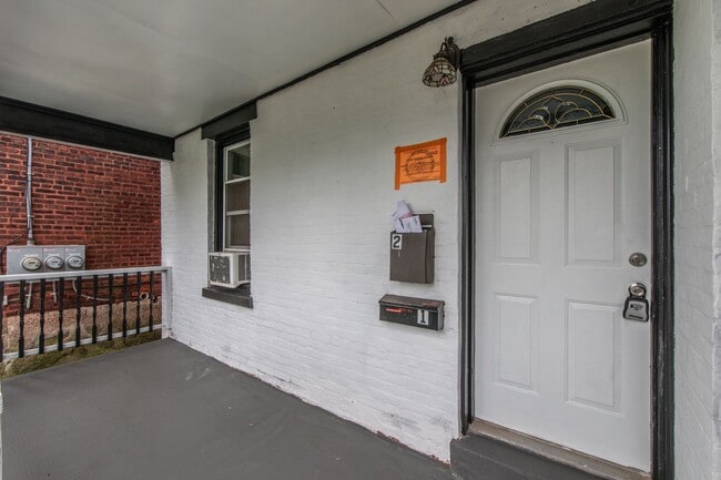 1050 W Nesquehoning St in Easton, PA - Building Photo - Building Photo