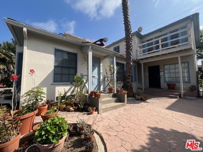 property at 1721 Glendon Ave