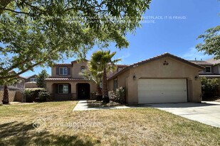 6814 Miramar Ln in Palmdale, CA - Building Photo