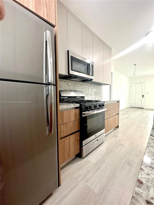 660 Lenox Ave. in Miami Beach, FL - Building Photo - Building Photo