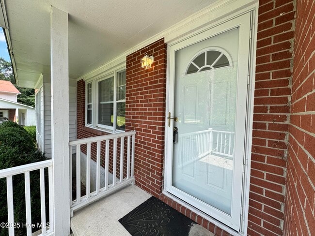 218 Edgewood Dr in Jacksonville, NC - Building Photo - Building Photo