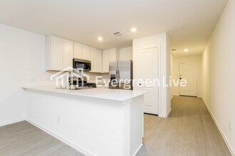 10813 Bird Of Paradise Ln in Houston, TX - Foto de edificio - Building Photo