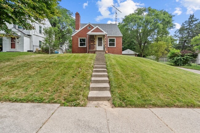 property at 2024 Southmoor Dr