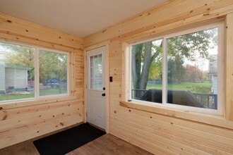 241 Carrington Ave in Waterloo, IA - Foto de edificio - Building Photo