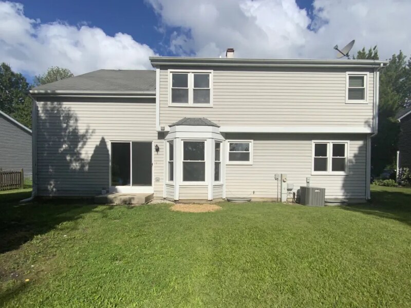 131 Brookwood Ln E in Bolingbrook, IL - Building Photo