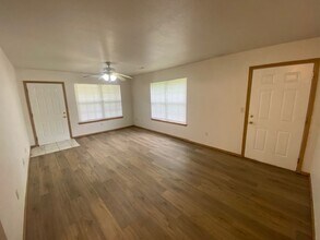 7313 W Wedington Dr in Fayetteville, AR - Building Photo - Building Photo