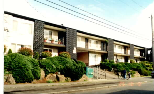 Beacon Crest Apartments in Seattle, WA - Building Photo