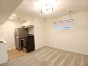 5118 Kinney Wy SW in Edmonton, AB - Building Photo - Building Photo