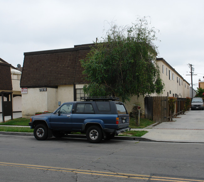 7916 Stark Dr in Huntington Beach, CA - Building Photo - Building Photo