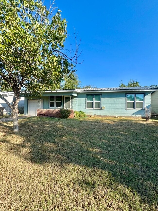 212 Windham St in San Angelo, TX - Building Photo - Building Photo
