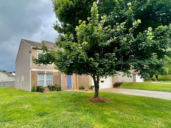 129 Kendrick Farm Dr in Mount Holly, NC - Building Photo - Building Photo