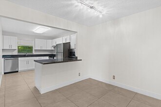 1515 N Federal Hwy in Lake Worth Beach, FL - Building Photo - Building Photo