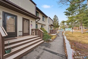 155 Cottonwood Rd in Newington, CT - Building Photo