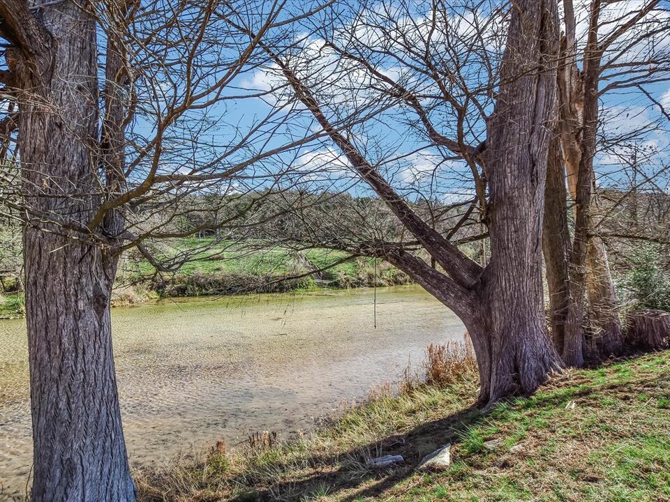 202 Lazy L Ln in Wimberley, TX - Building Photo