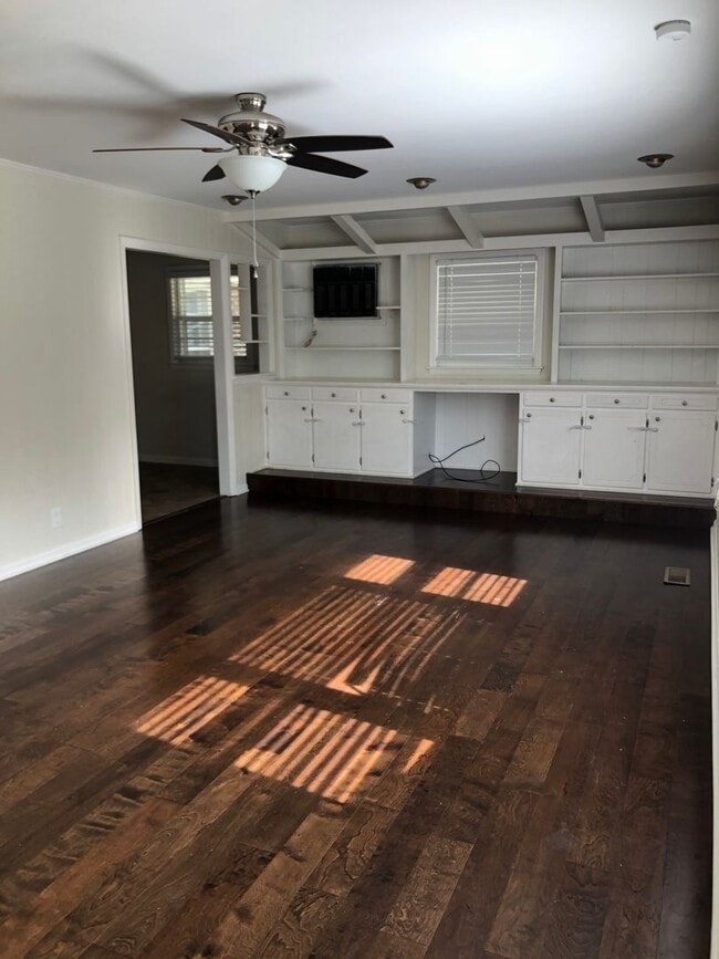 1000 Walnut St in Murray, KY - Building Photo - Building Photo