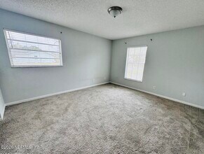 8046 Triumph Ln S in Jacksonville, FL - Building Photo - Building Photo