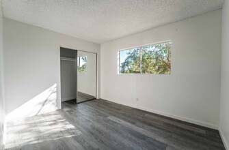 5317 Redberry St, Unit 5317 Unit C in Las Vegas, NV - Building Photo - Building Photo