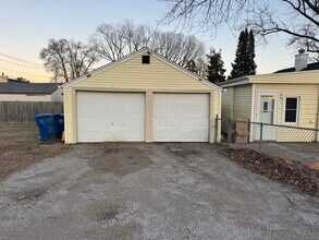 3878 Johnson Ave in Davenport, IA - Building Photo - Building Photo