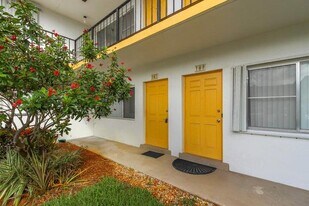 3000 Lake Osborne Dr in Lake Worth Beach, FL - Building Photo