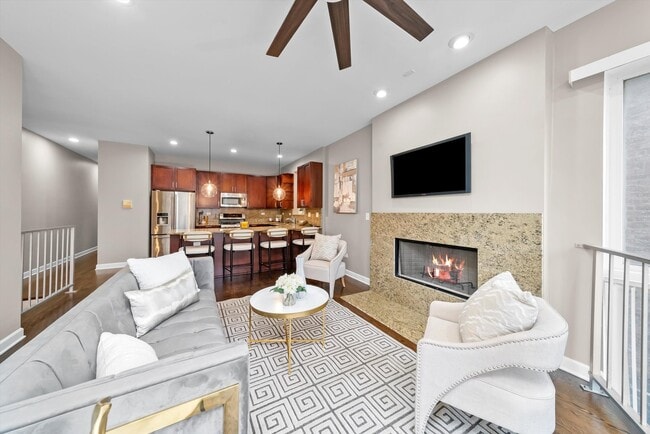 450 E Bowen Ave in Chicago, IL - Building Photo - Building Photo