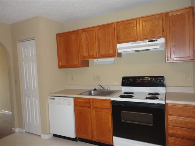 5933 Katelyn Ln in Canal Winchester, OH - Foto de edificio - Building Photo