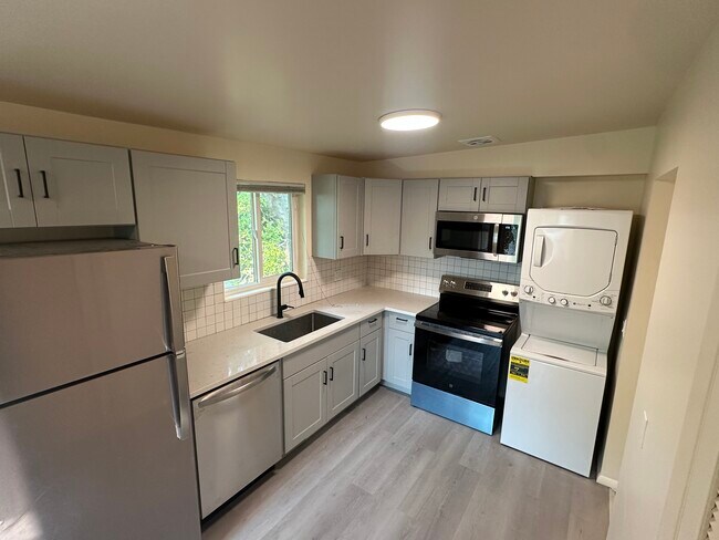 1384 S Lincoln St, Unit 4