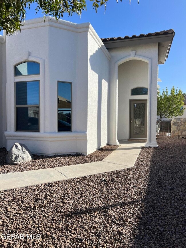 13266 Kestrel Ave in Horizon City, TX - Building Photo - Building Photo