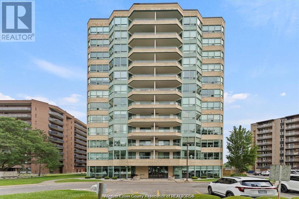 3601 Riverside Dr E in Windsor, ON - Building Photo