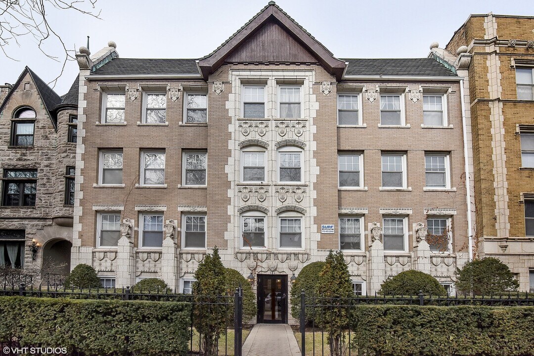 644 W Wrightwood Ave in Chicago, IL - Building Photo