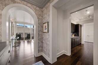 118 E Erie St in Chicago, IL - Foto de edificio - Building Photo