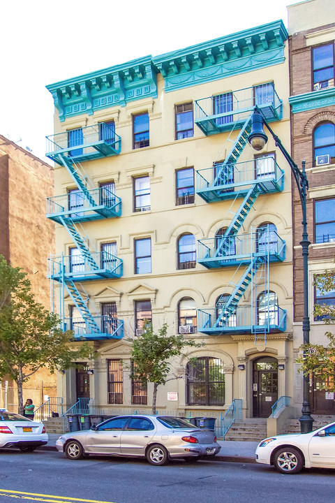 498 Manhattan Ave in New York, NY - Foto de edificio