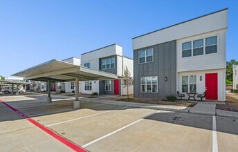 13588 Ella Blvd in Houston, TX - Building Photo - Building Photo