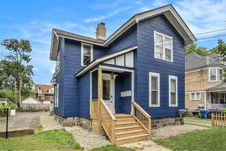 728 W Lovell St in Kalamazoo, MI - Foto de edificio - Building Photo