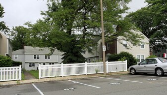 38-50 Washington St in Stoneham, MA - Building Photo