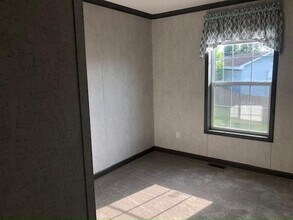 92 Fox Cir in Lockport, NY - Building Photo - Building Photo