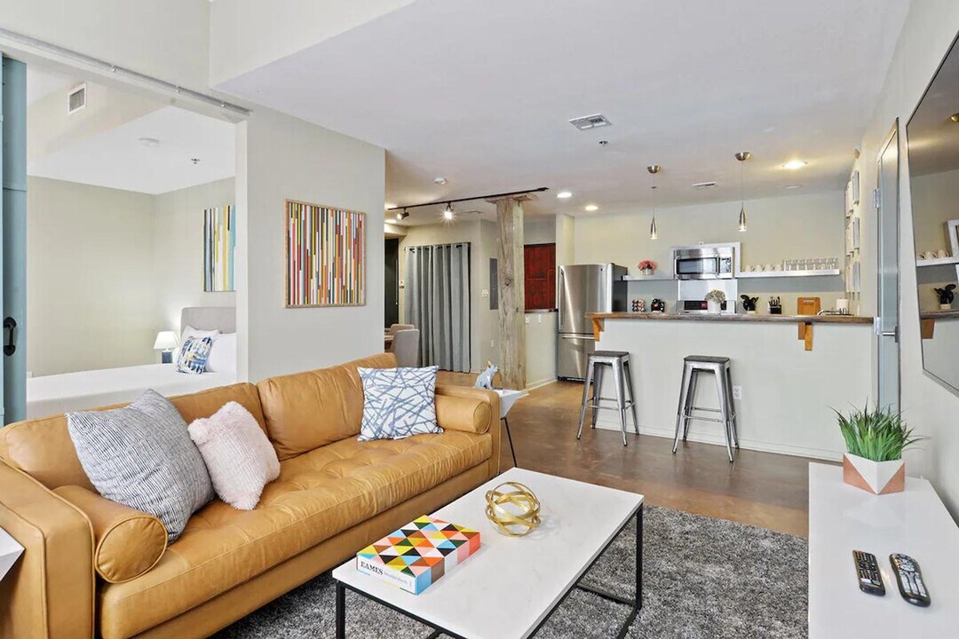 923 Constance St in New Orleans, LA - Building Photo